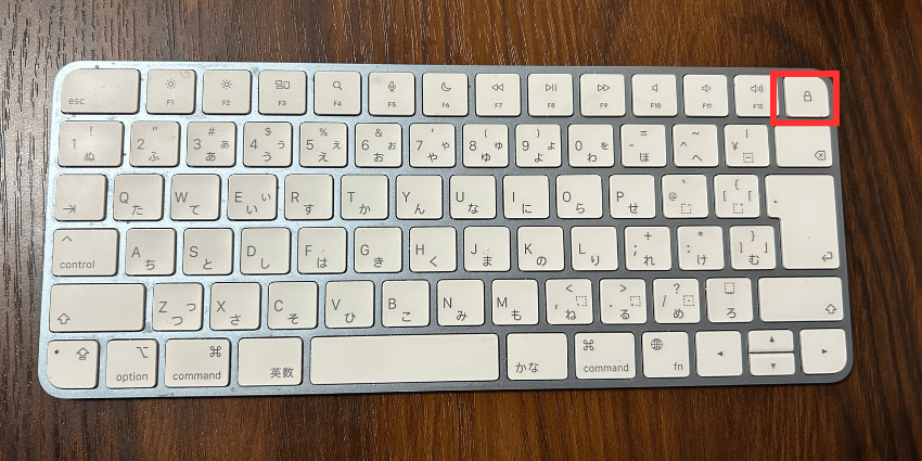 キーボードの画面ロックボタンを押す